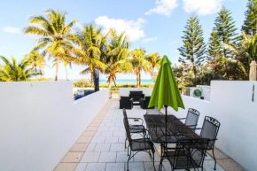 Castle Th16 Beachfront Townhouse with private patio, direct beach access, pool, tennis & free parking!
